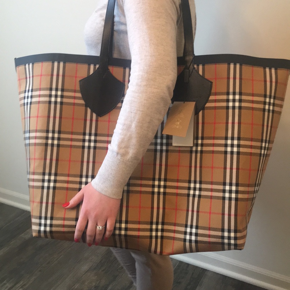 NWT Burberry XL Giant Reversible Tote Handbag - Picture 8 of 8